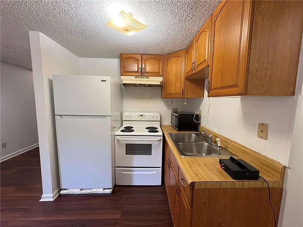 2 bed, 1.0 bath, $1,200 — Photo 4