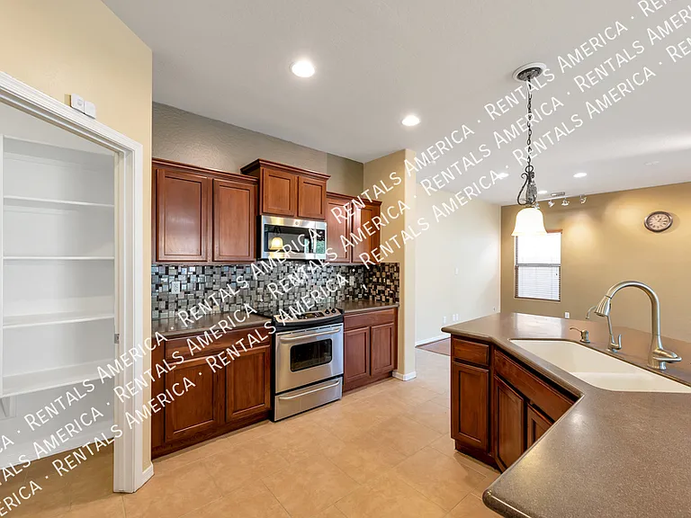 15813 N Dante Dr — Photo 5