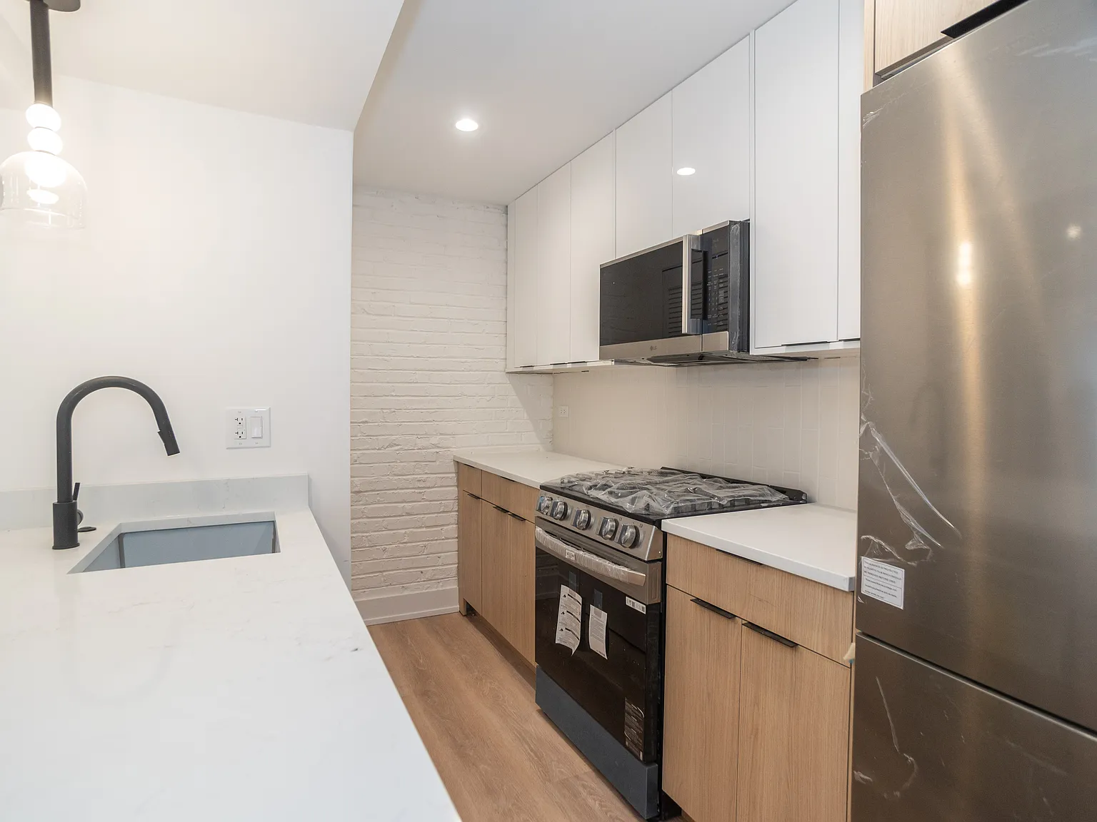 2 bed, 1.5 bath, 1000 sqft, $2,950 — Photo 2