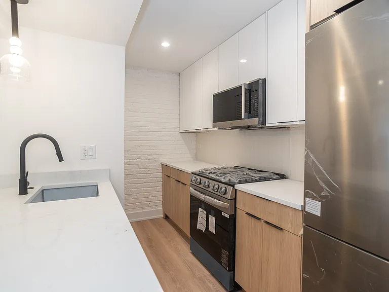 633 S Laflin St #203 — Photo 2