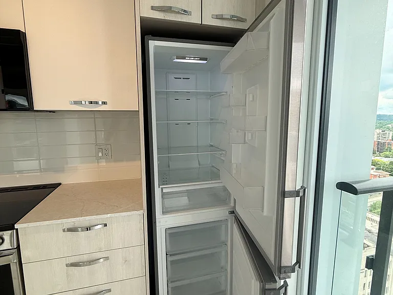 75 James St S #2502 — Photo 14
