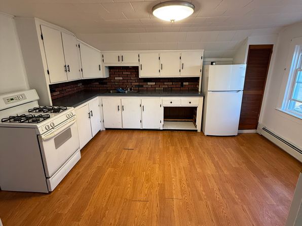 324 Admiral St Floor 2