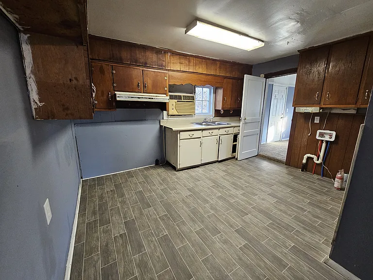 122 Locke Ln — Photo 4