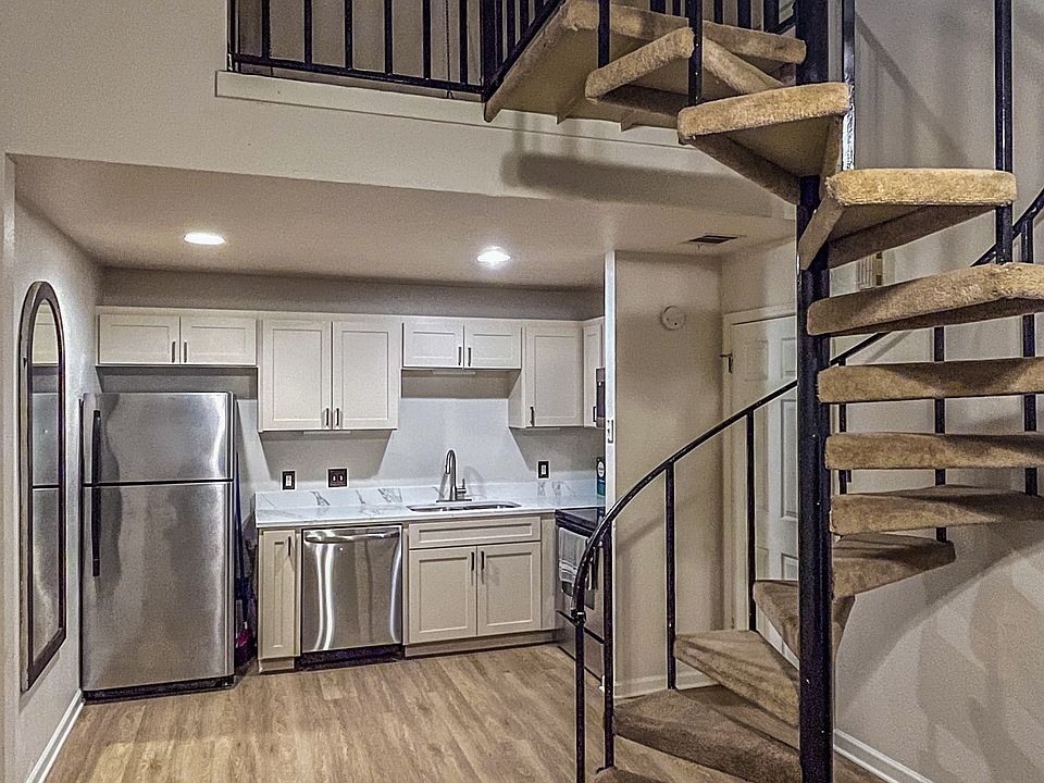 1st image of 247 Settlers Park Dr