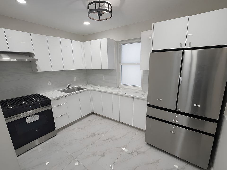 1st image of 377 Jerome St Floor 2
