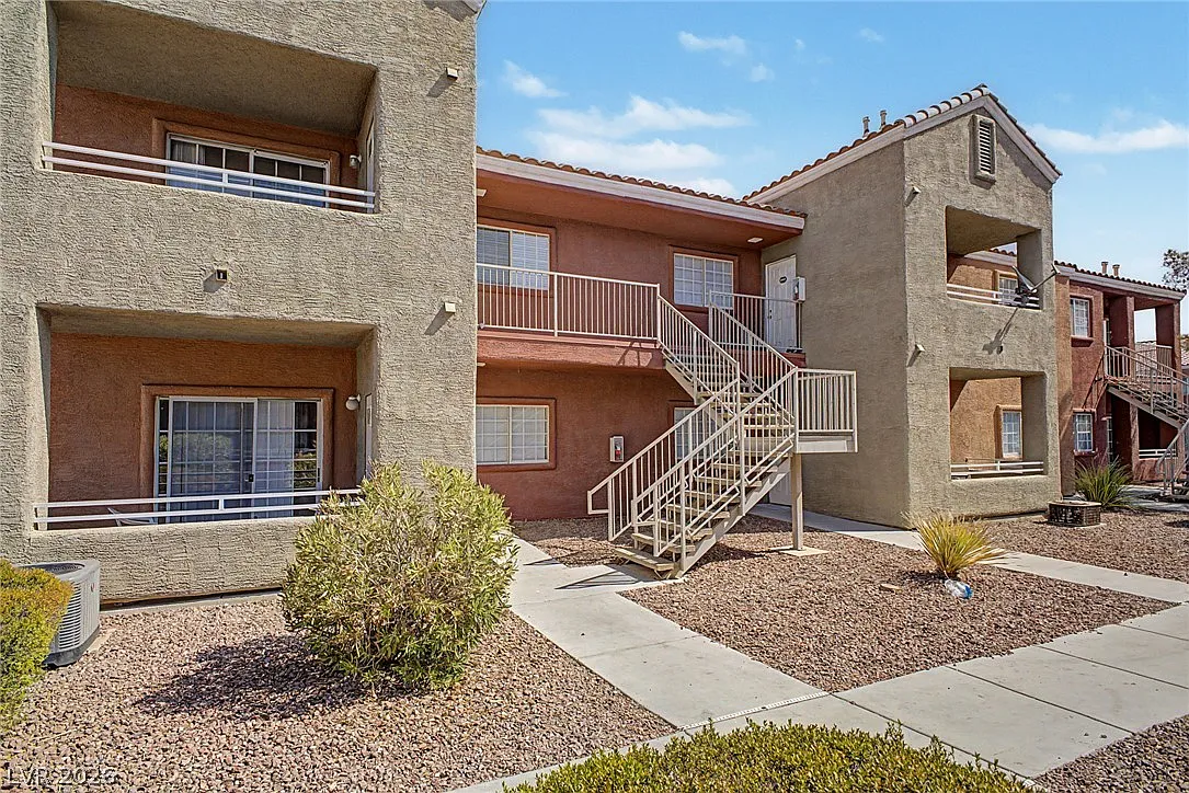 2 bed, 2.0 bath, 974 sqft, $1,195 — Photo 3