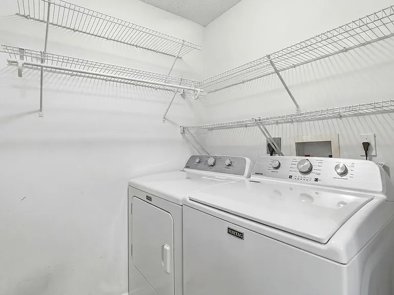 9363 Bridgeport Dr — Photo 29