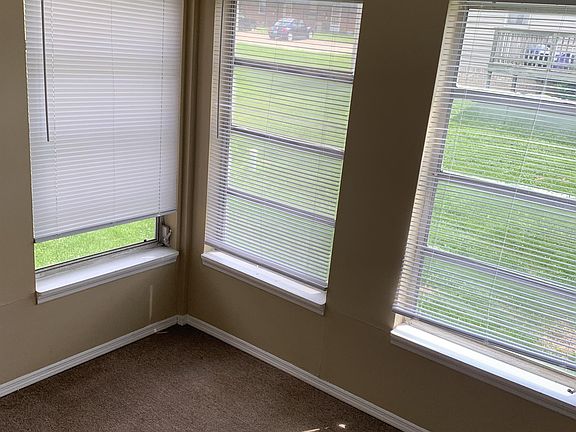 3rd image of 1665 Foxhaven Dr #15
