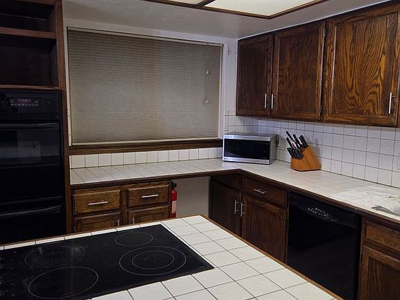 3rd image of 10722 W Berry Ave