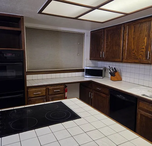 10722 W Berry Ave — Photo 3