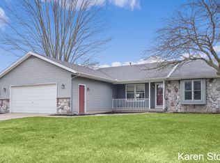 7454 Pheasant Run Dr, Hudsonville, MI 49426