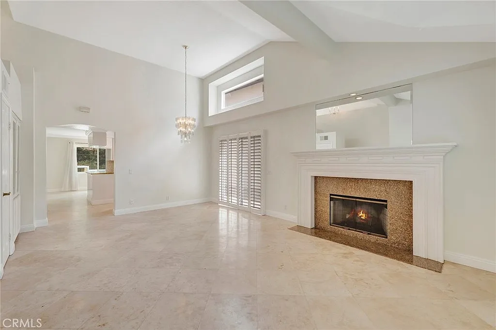 4 bed, 2027 sqft, $5,300 — Photo 3