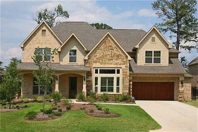 Fabulous location in The Woodlands Creekside Park in Spincaster North. Brick and stone exterior with large covered front porch and covered rear porch with summer kitchen. Light and bright this home will delight!