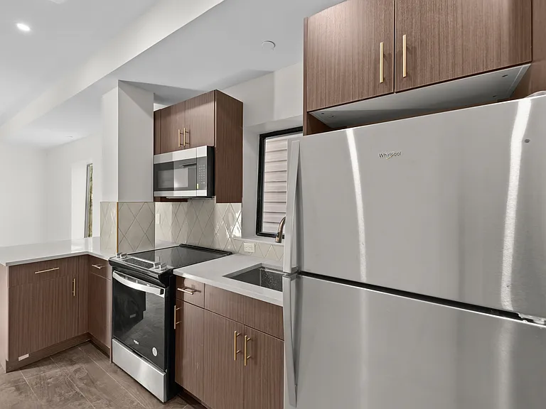 150 Calyer St #B2 — Photo 7