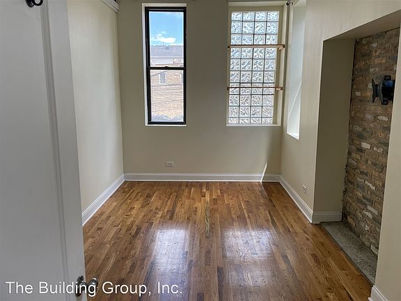 2nd image of 1421 W Chicago Ave