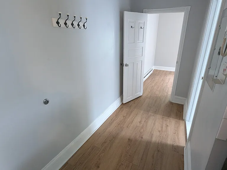 48 E Washington Ln #3F — Photo 9