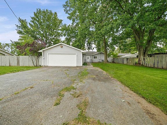 5th image of 26 S Fish Lake St