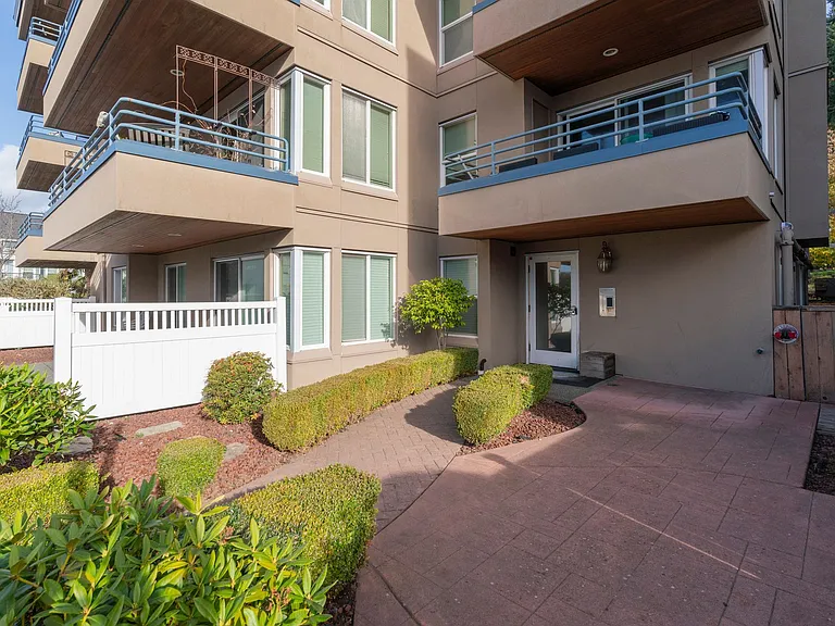 4208 Beach Drive — Photo 17