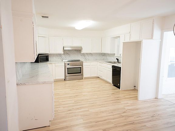 4th image of 506 W 6th St