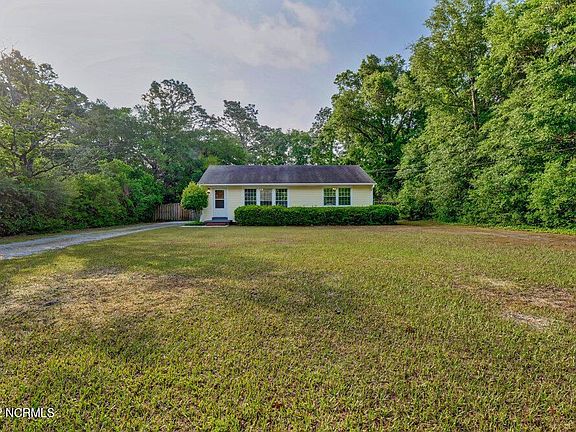 3rd image of 902 Francis Marion Dr