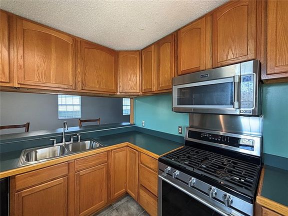 5th image of 362 West Ave