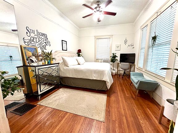 5th image of 904 Myrtle St NE #2