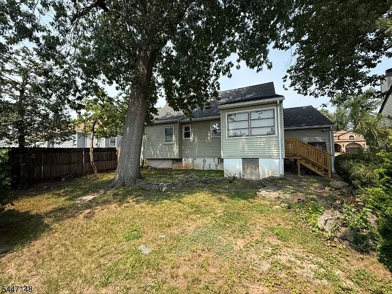 2514 Jackson Ave — Photo 16
