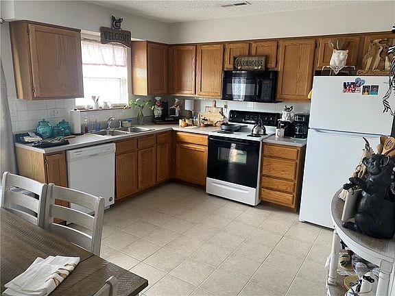 4th image of 905/907 NW Willow Dr