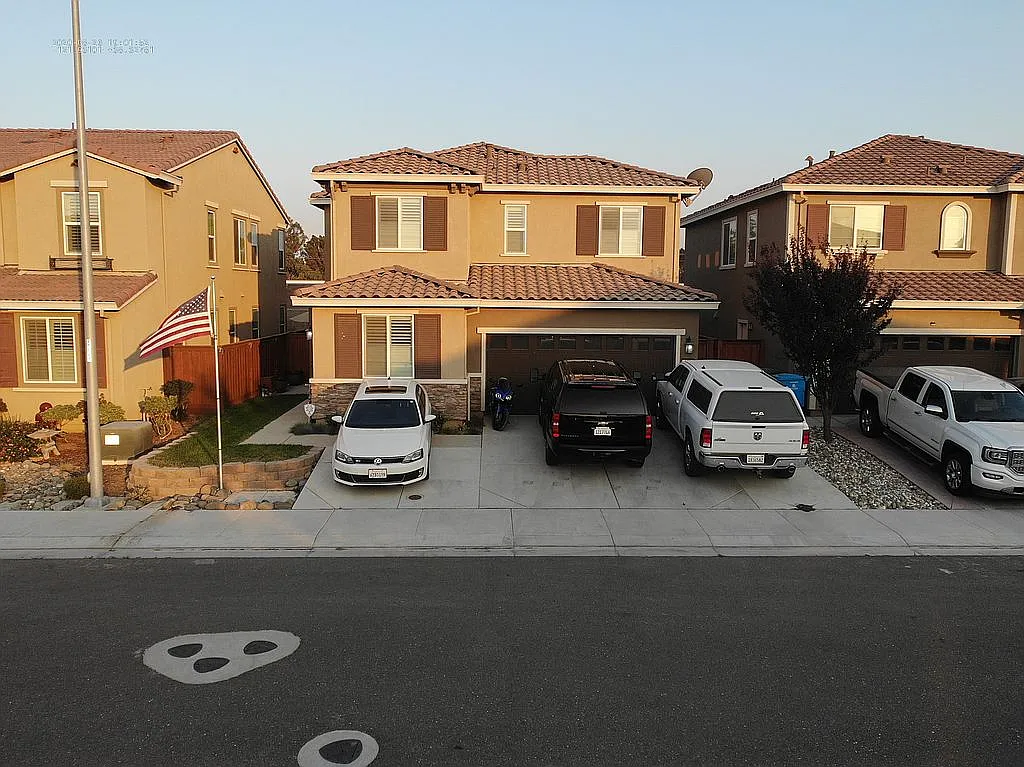 521 Sawyer Dr photo 1