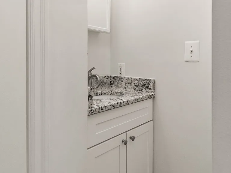 16 Homestead St — Photo 18