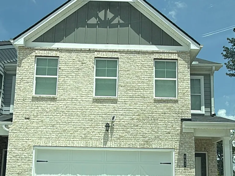 693 Cygnet Ln — Photo 1