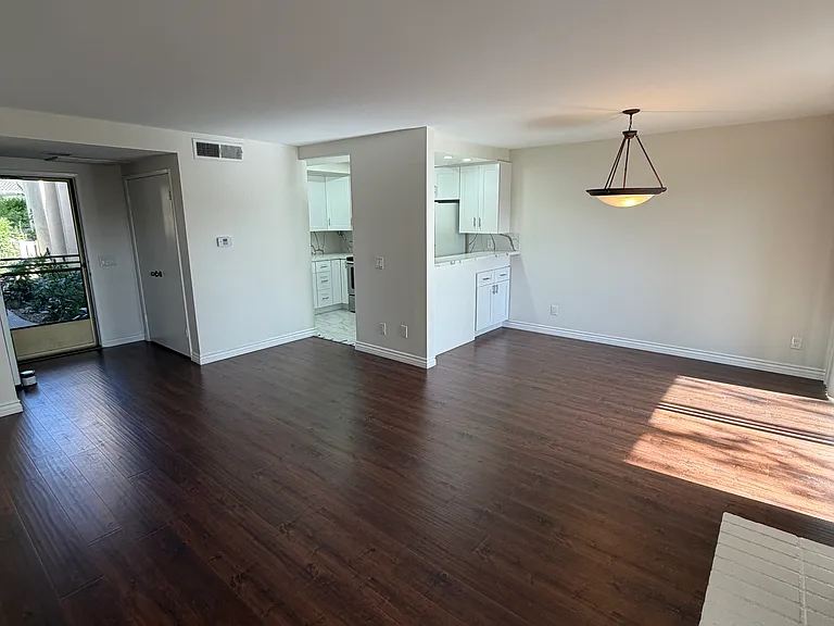 221 Oakleaf Dr — Photo 5