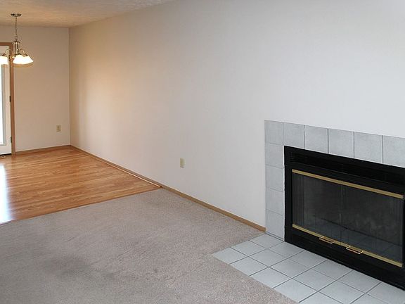 5th image of 916 E Calkins Dr