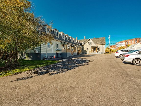 5th image of 426 Whittenton St