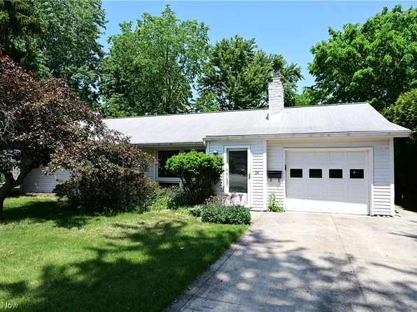 24 Meadow Dr, Berea, OH 44017