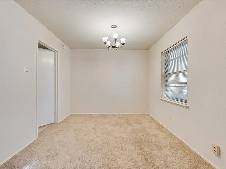 1429 Whitehall Dr — Photo 6