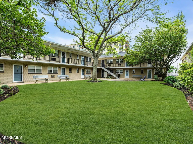 455 Ocean Blvd #8 — Photo 14