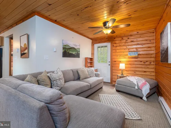 400 Bear Dr E, Oakland, MD 21550