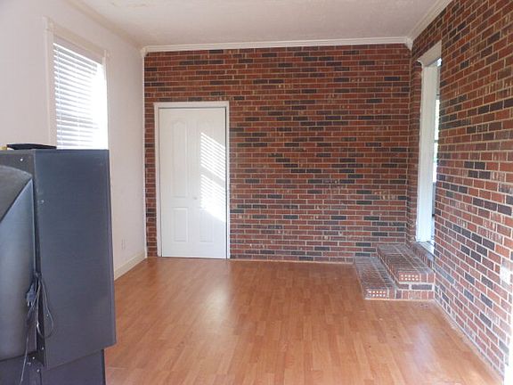 3rd image of 101 Warrenton Ct