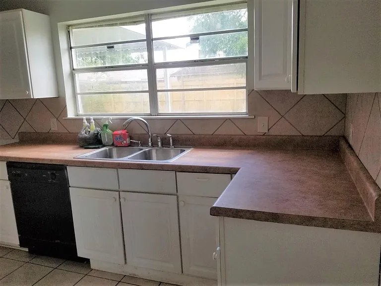 2312 Litchwood Ln — Photo 3