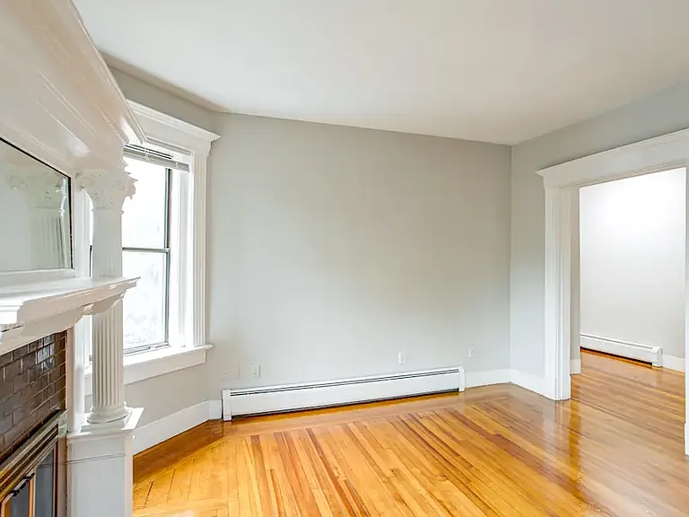135 Belmont Apartments — Photo 4