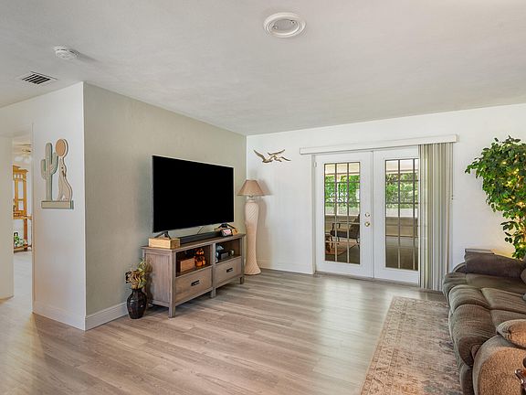 5th image of 1365 Montego St