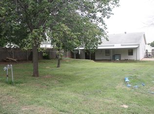 1107 Cedar St, Perry, OK 73077