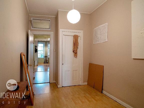 3rd image of 170 Nassau Ave APT 3R