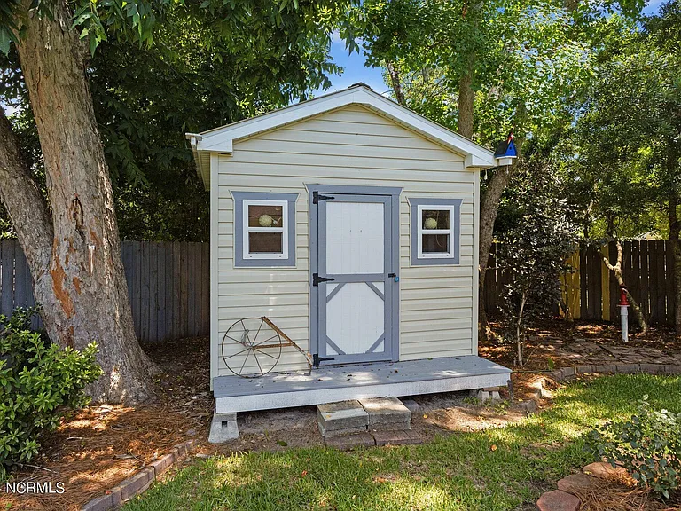 221 Salty Shores Rd — Photo 46
