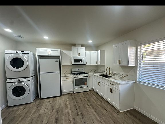 5th image of 892 Bennington St