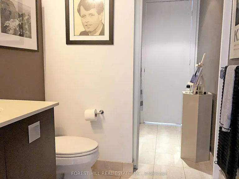33 Charles St E #2511 — Photo 10