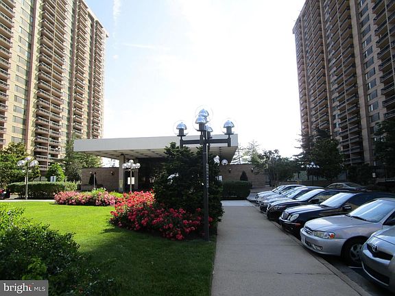 3rd image of 3705 S George Mason Dr APT 2310S