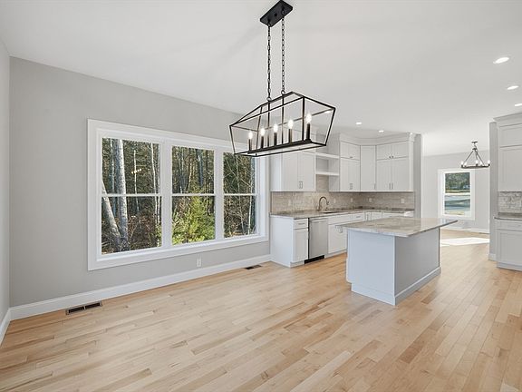 4th image of 130 Lindenridge Rd