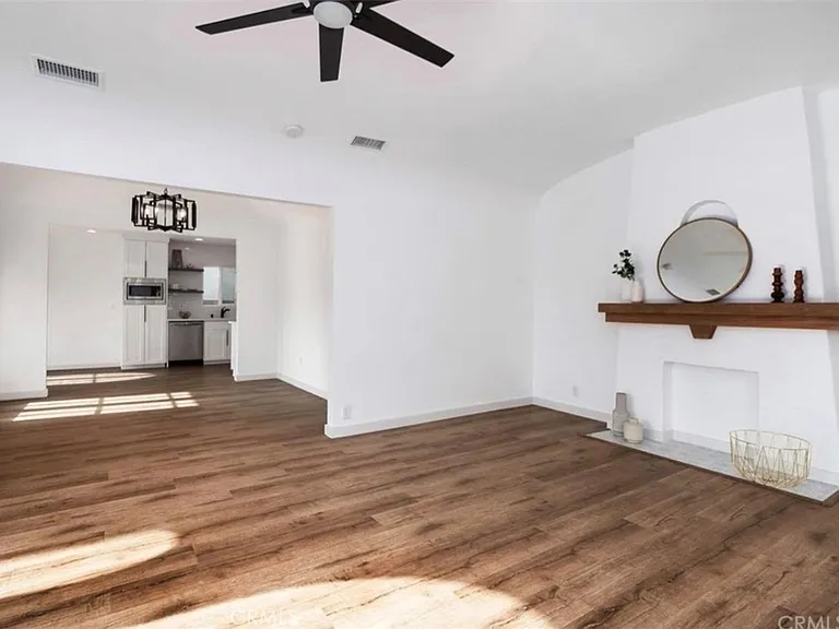 2121 S Redondo Blvd — Photo 4
